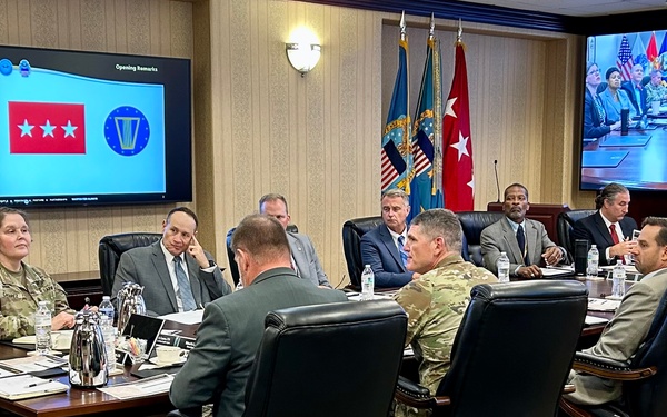 Simerly visits DLA Disposition Services