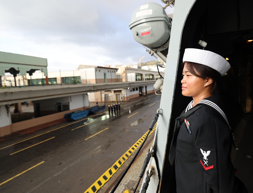 USS Roosevelt (DDG 80) Departs Algiers, Algeria