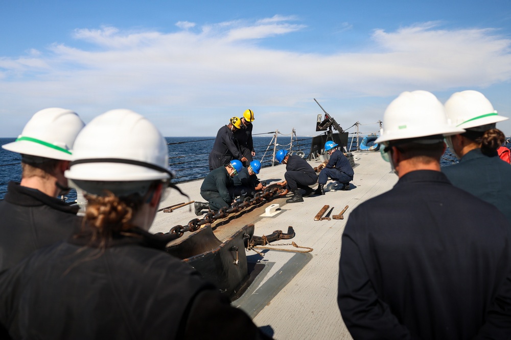 USS Paul Ignatius (DDG 117) pulls into Naval Station Rota for Replenishment