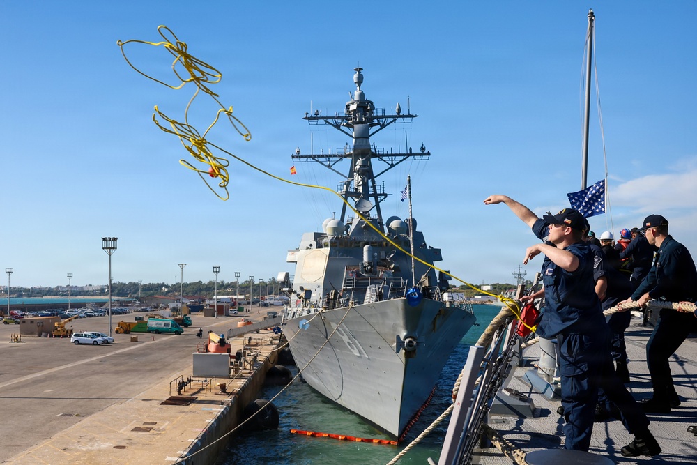 USS Paul Ignatius (DDG 117) pulls into Naval Station Rota for Replenishment