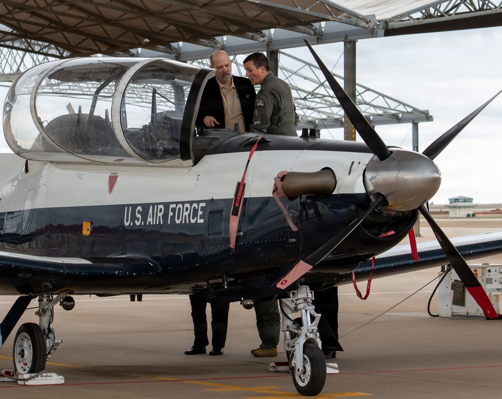 Top Gun Actor Anthony Edwards Visits the Flightline at Vance Air Force Base