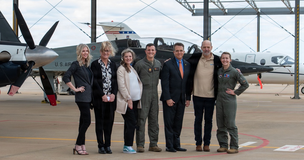 Top Gun Actor Anthony Edwards Visits the Flightline at Vance Air Force Base
