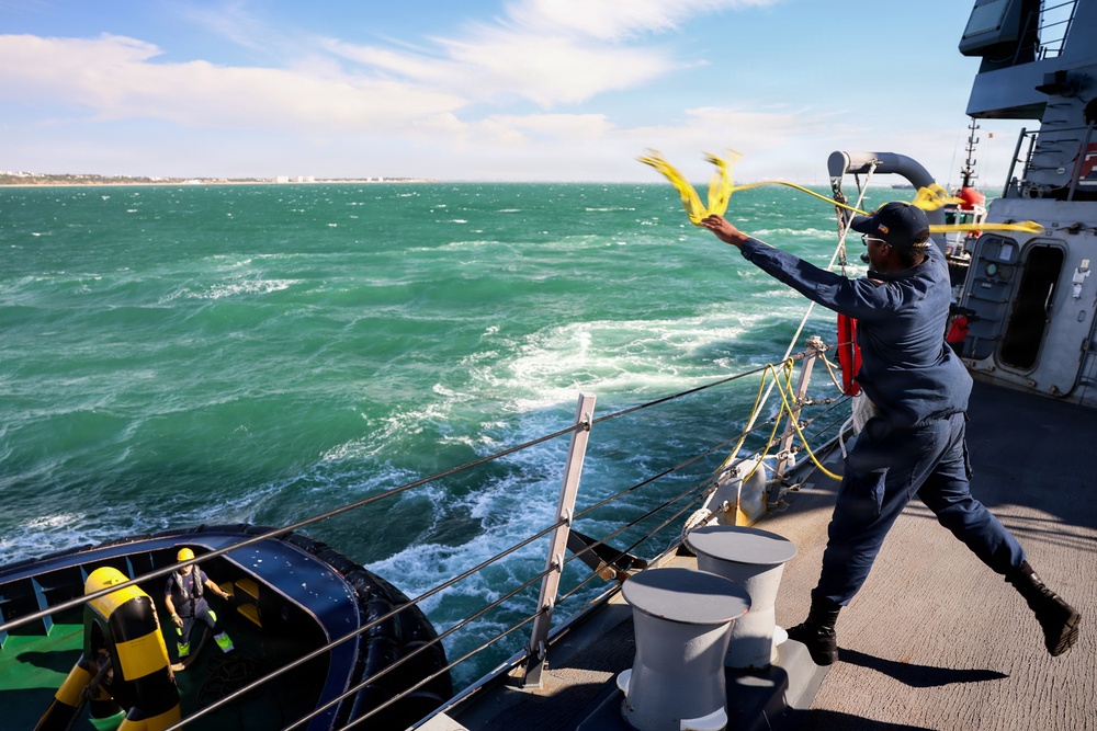 USS Paul Ignatius (DDG 117) pulls into Naval Station Rota for Replenishment