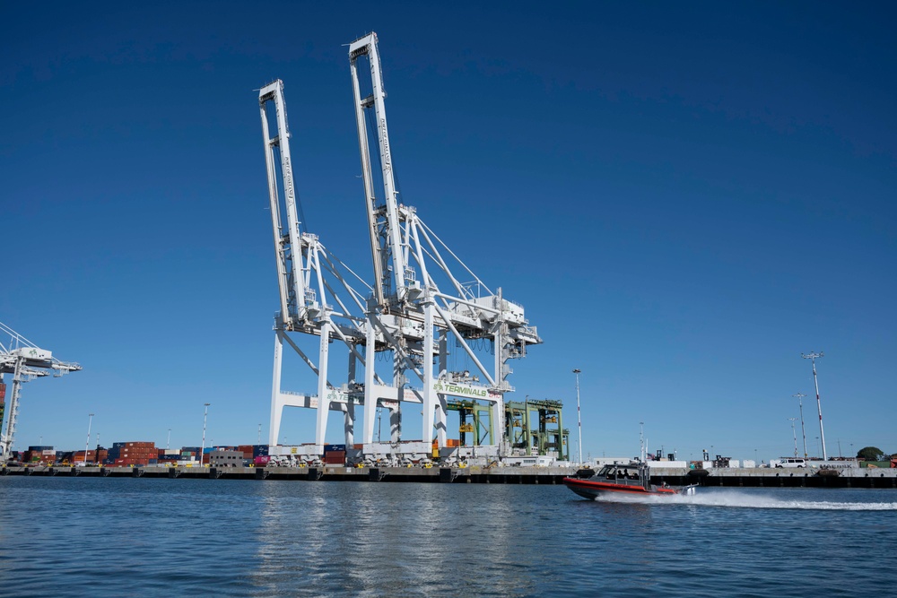 U.S. Coast Guard Maritime Safety and Security Team (MSST) provides security during San Francisco Fleet Week