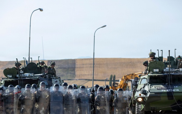 KFOR’s U.S. Army Infantry contingent performs crowd riot control lanes