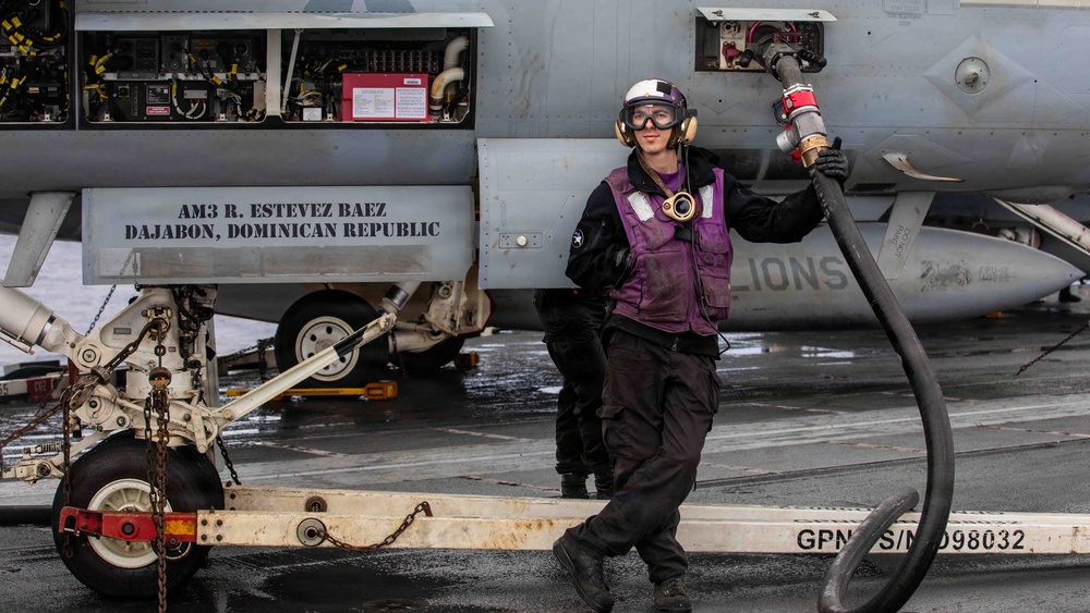 USS Gerald R. Ford (CVN 78) Flight Deck Refueling Operations USS Gerald R. Ford (CVN 78) Flight Deck Refueling Operations