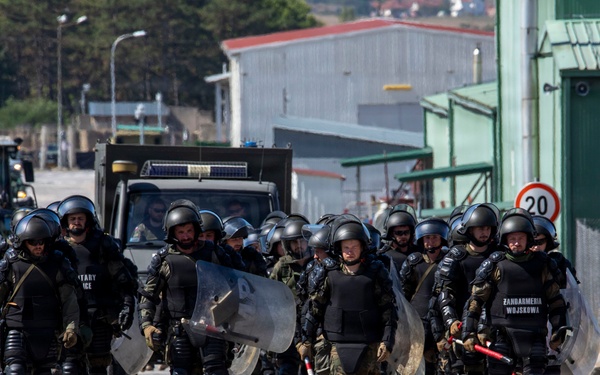 Polish Soldiers Sharpen Crowd Riot Control Skills in Kosovo