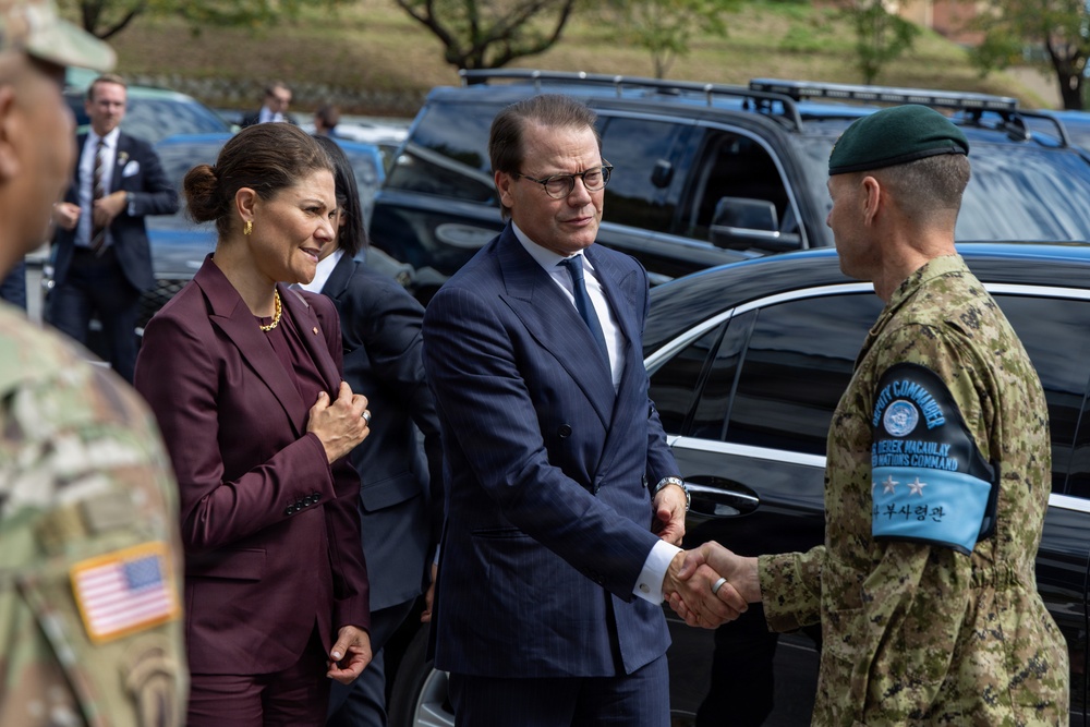 Swedish Delegation Visits the Joint Security Area at Panmunjom