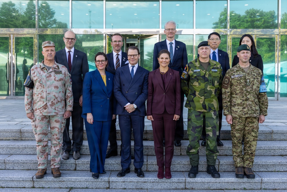 Swedish Delegation Visits the Joint Security Area at Panmunjom