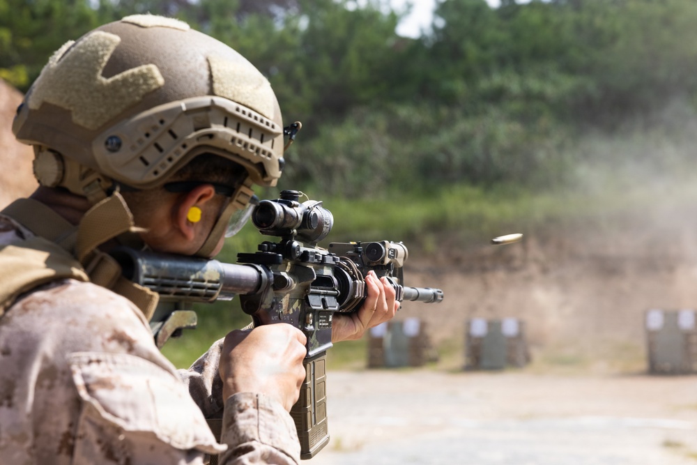 Marines Conduct a Day and Night Live Fire Ranges