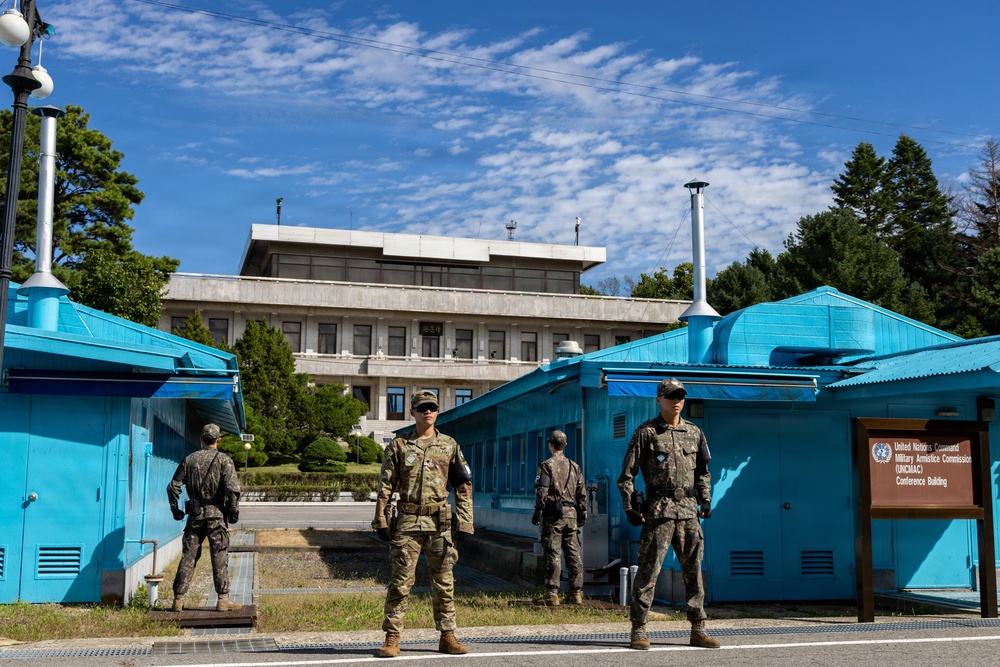 Swedish Delegation Visits the Joint Security Area at Panmunjom
