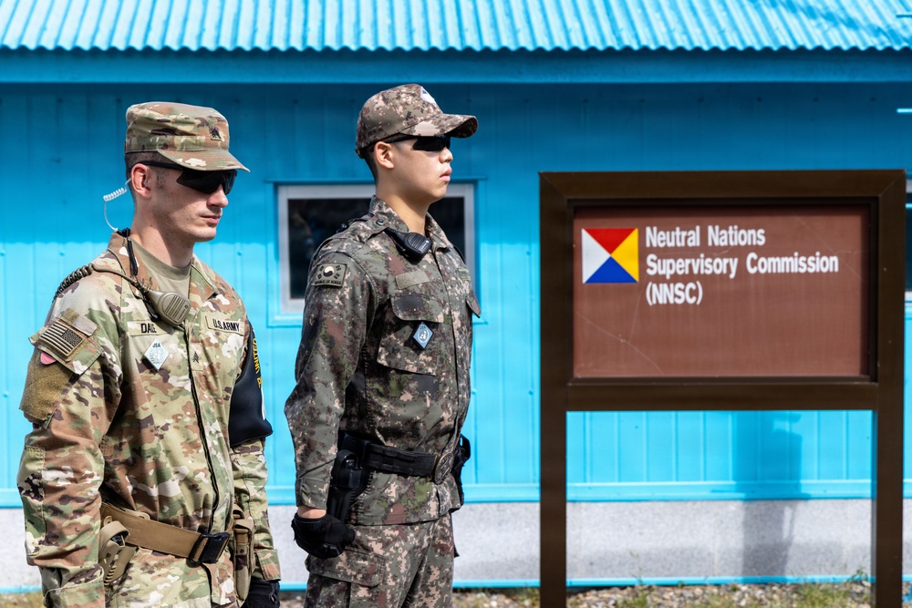 Swedish Delegation Visits the Joint Security Area at Panmunjom