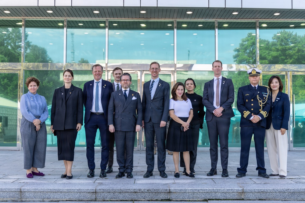Swedish Delegation Visits the Joint Security Area at Panmunjom