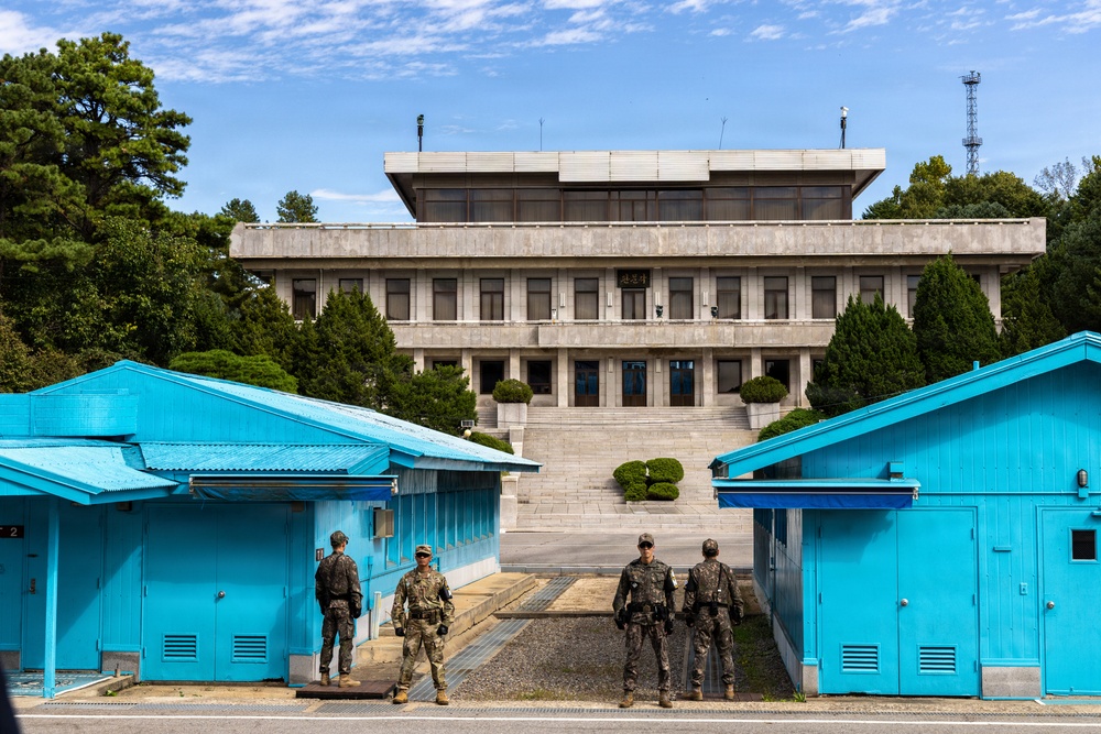Swedish Delegation Visits the Joint Security Area at Panmunjom
