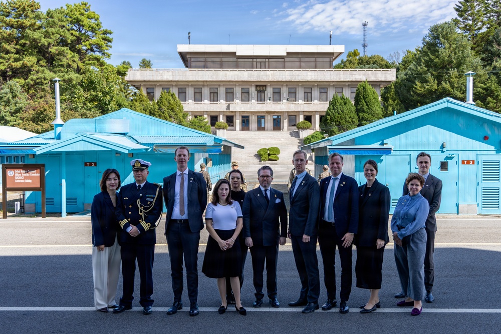 Swedish Delegation Visits the Joint Security Area at Panmunjom