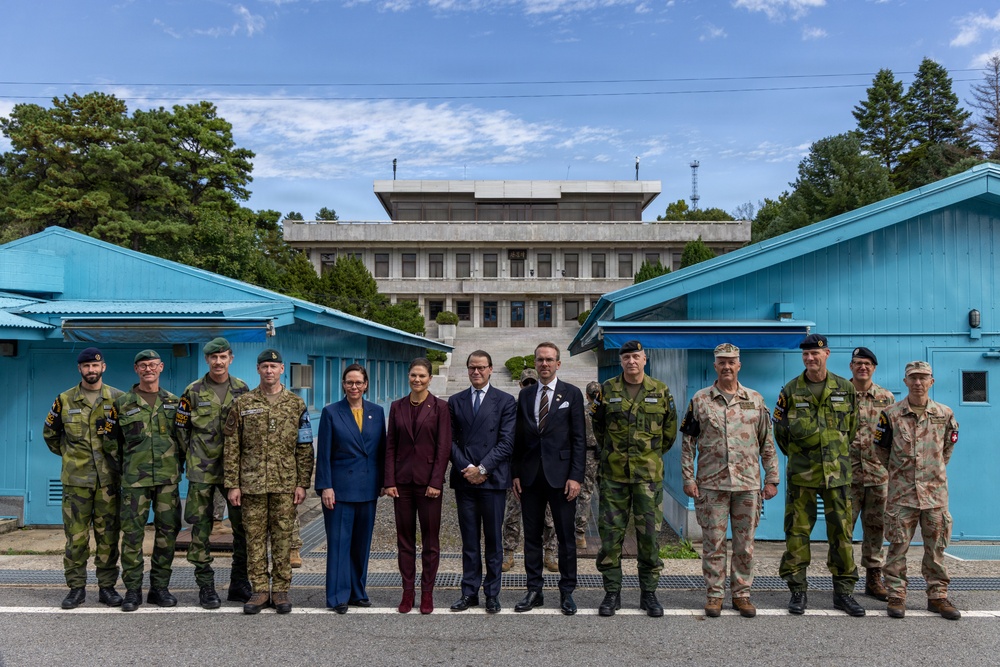 Swedish Delegation Visits the Joint Security Area at Panmunjom