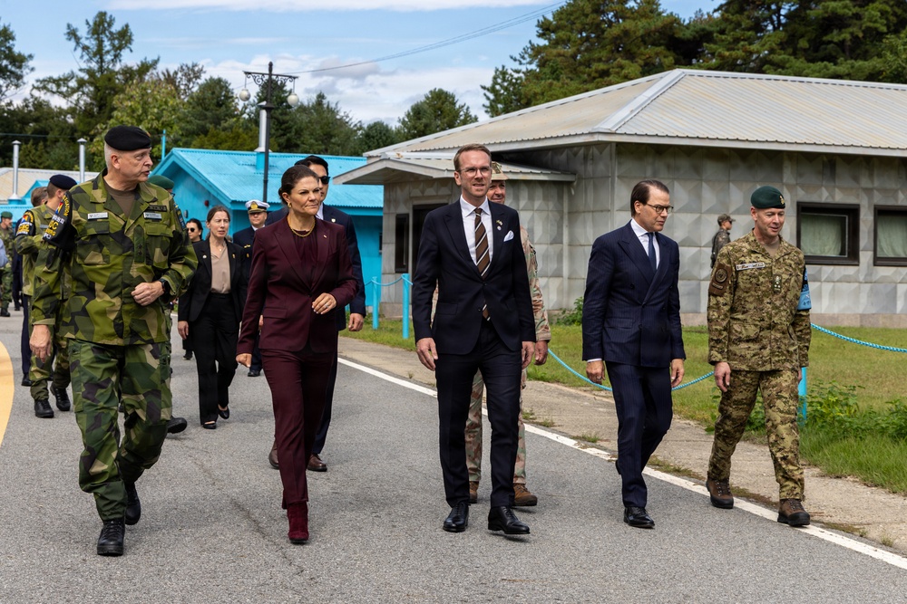 Swedish Delegation Visits the Joint Security Area at Panmunjom