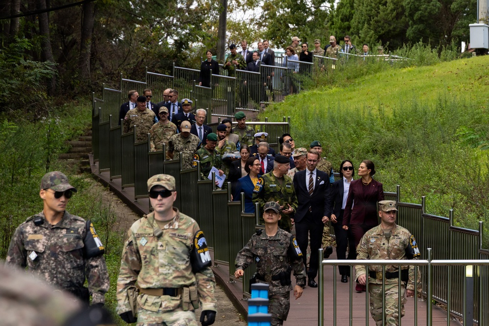 Swedish Delegation Visits the Joint Security Area at Panmunjom