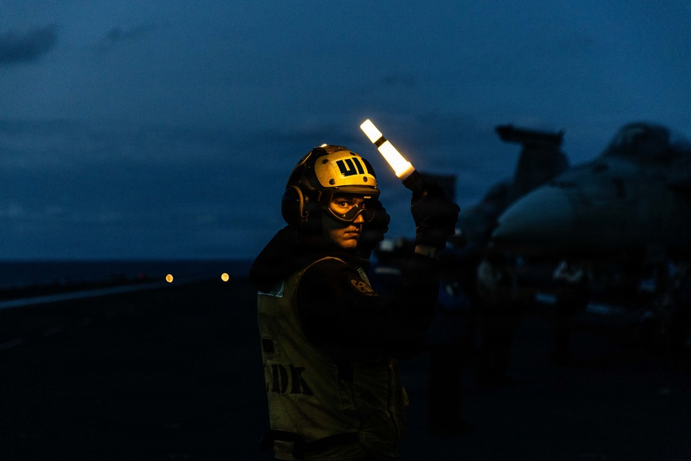 USS Gerald R. Ford (CVN 78) Night Flight Operations USS Gerald R. Ford (CVN 78) Night Flight Operations