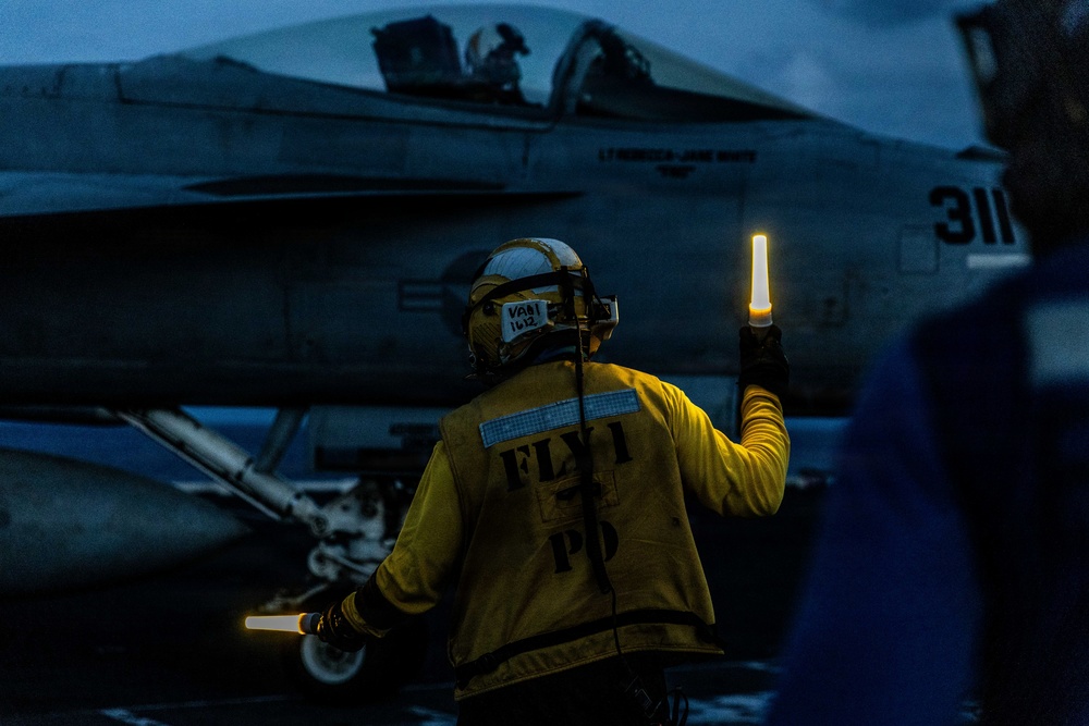 USS Gerald R. Ford (CVN 78) Night Flight Operations USS Gerald R. Ford (CVN 78) Night Flight Operations