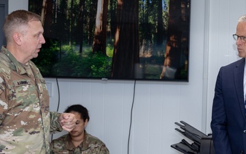 South Dakota Senator Visits Soldiers in DC