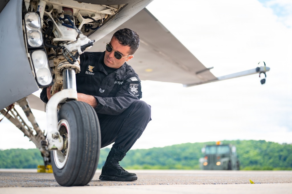 Home sweet home: Viper Demo Team performs at commander's home state