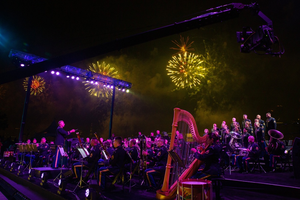 Performance by The U.S. Army Field Band and Soldiers’ Chorus