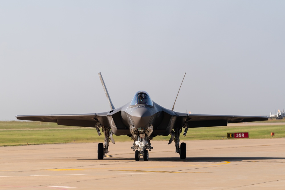 F-35C Fuel Stop