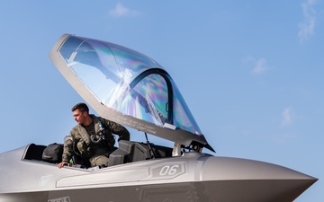 F-35C Fuel Stop