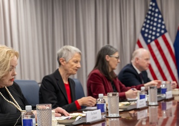 SW Hegseth Hosts New Zealand MoD