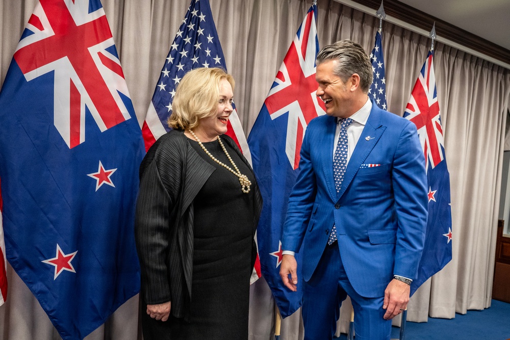 SW Hegseth hosts New Zealand MOD