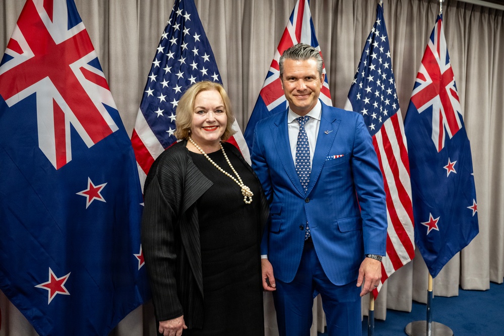 SW Hegseth hosts New Zealand MOD