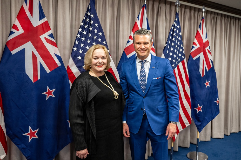 SW Hegseth hosts New Zealand MOD
