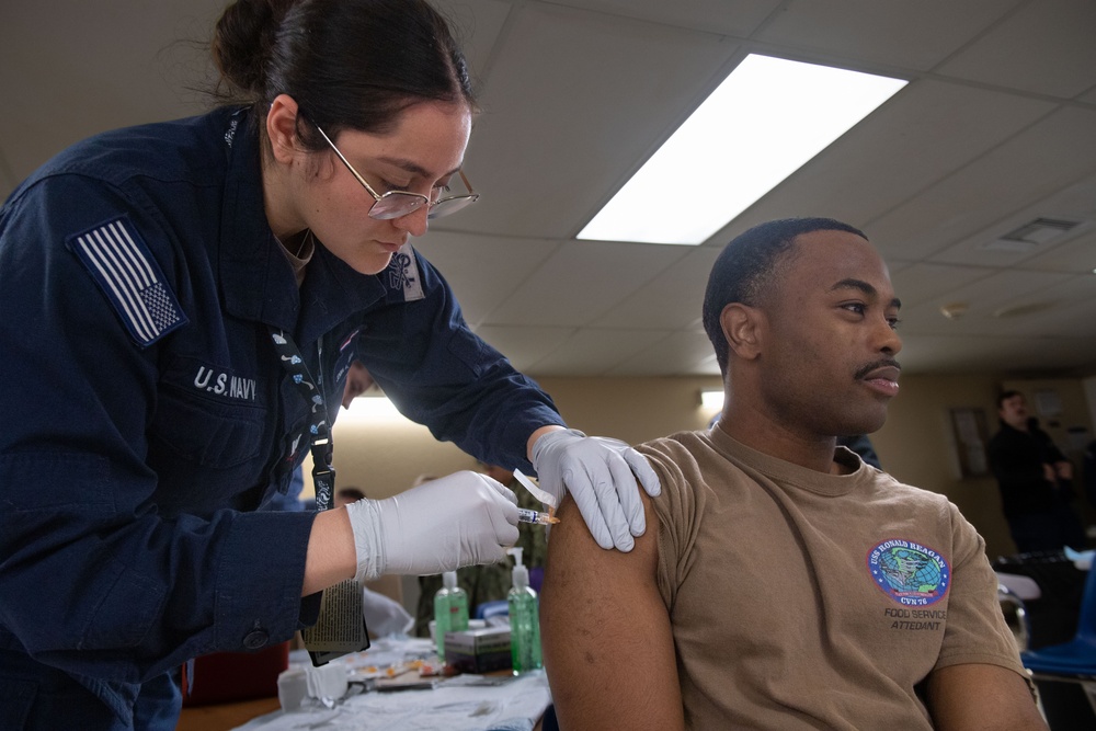 Ronald Reagan Sailors Receive Influenza Vaccinations