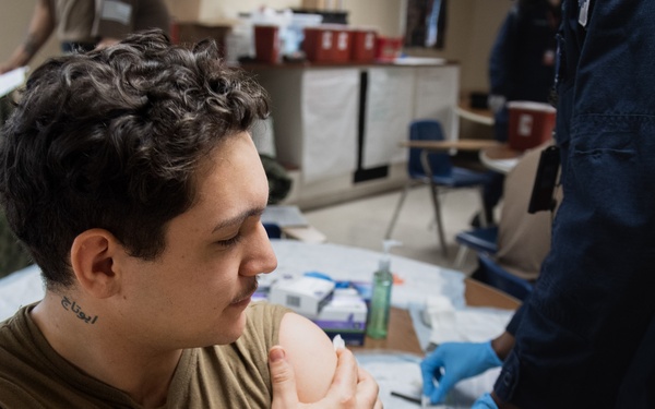 Ronald Reagan Sailors Receive Influenza Vaccinations