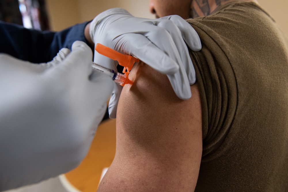 Ronald Reagan Sailors Receive Influenza Vaccinations