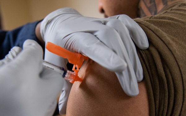 Ronald Reagan Sailors Receive Influenza Vaccinations