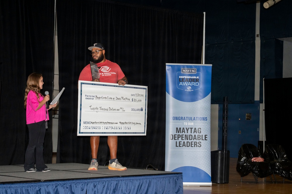 Davis-Monthan Youth Center wins award Davis-Monthan Youth Center wins award