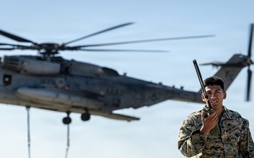 1st DSB and HMH-361 execute external lift operations