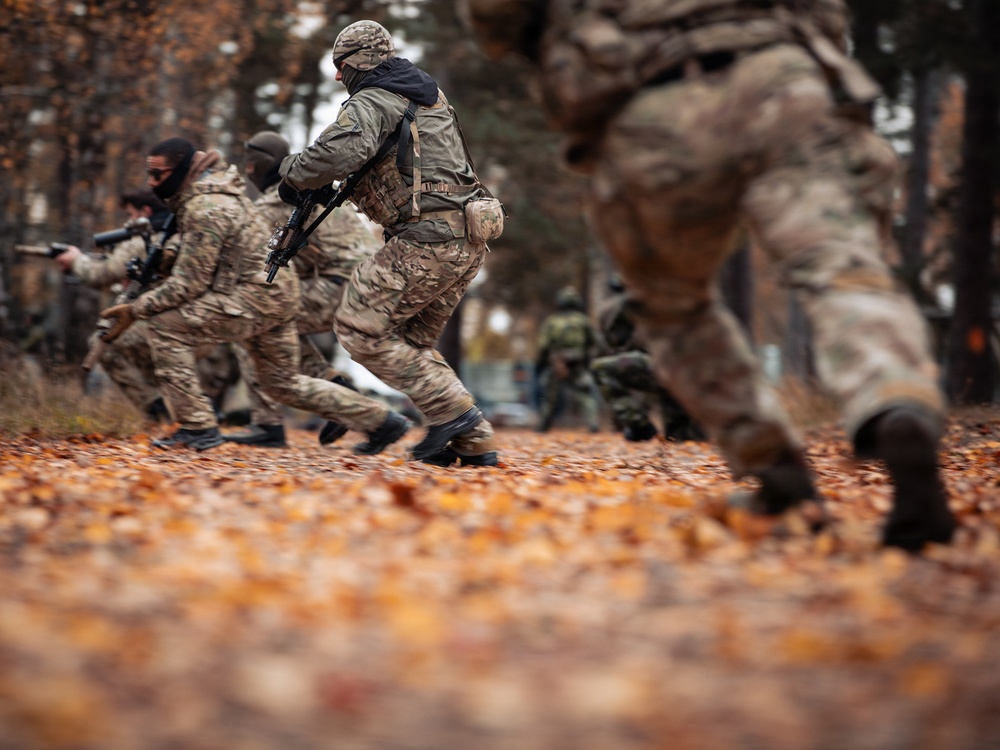 10th SFG conducts squad tactics with Swedish Rangers during ASP 26