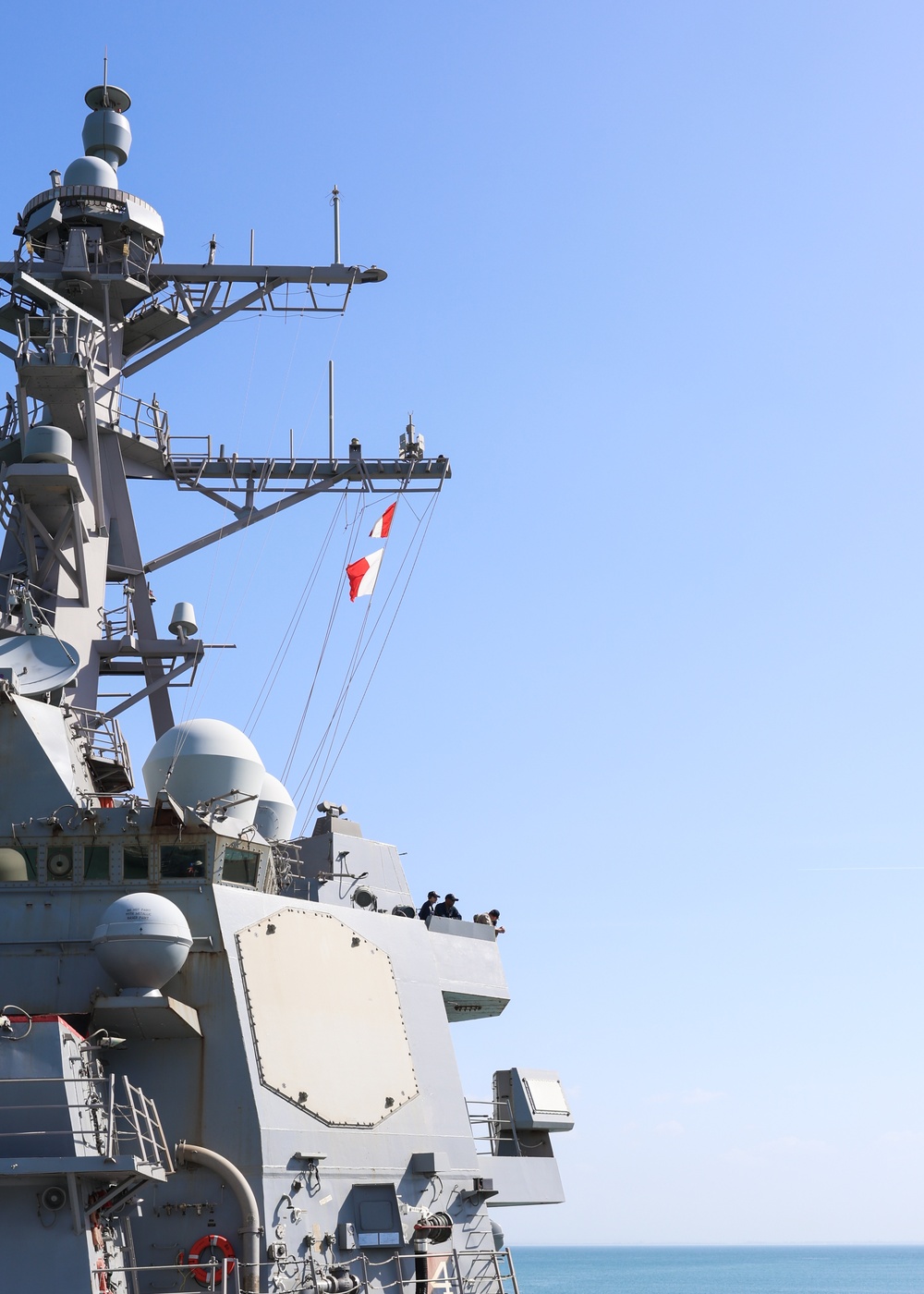 USS Paul Ignatius (DDG 117) enters port to replenish and resupply