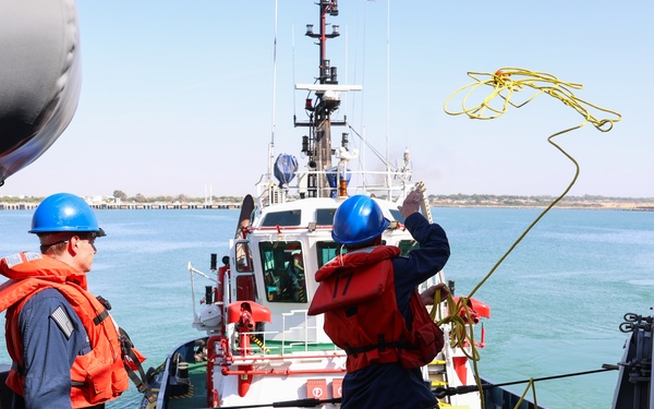 USS Paul Ignatius (DDG 117) enters port to replenish and resupply