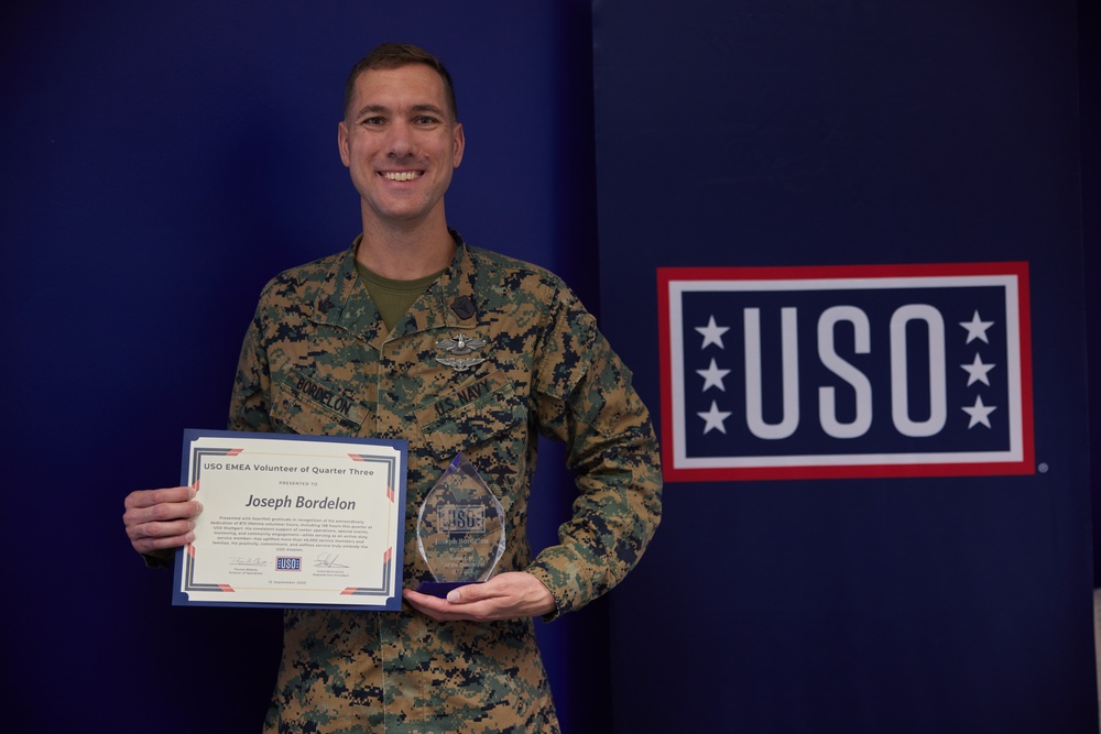 Orlando, Florida Sailor receives USO volunteer award while deployed to Germany