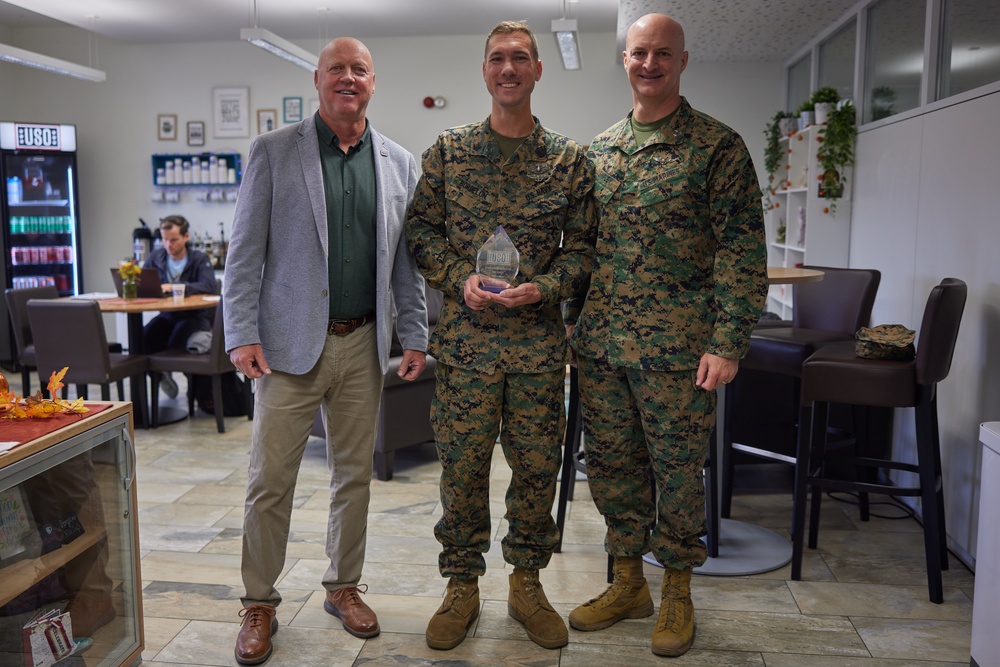 Orlando, Florida Sailor receives USO volunteer award while deployed to Germany