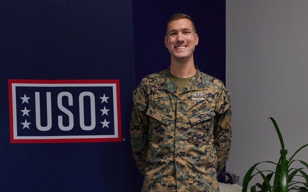 Orlando, Florida Sailor receives USO volunteer award while deployed to Germany