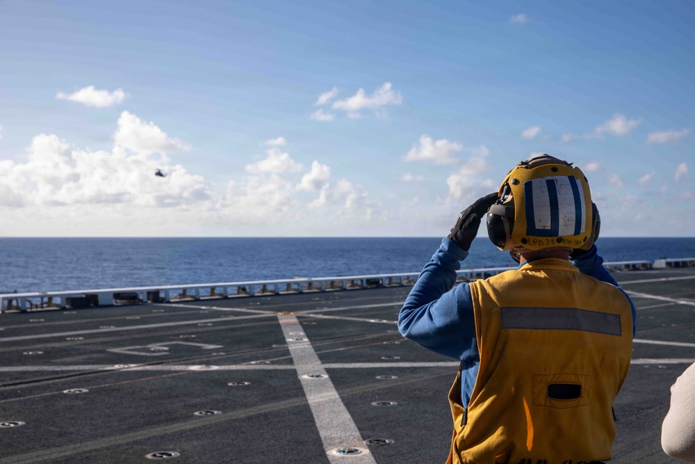 USS Fort Lauderdale Conducts Flight Operations USS Fort Lauderdale Conducts Flight Operations