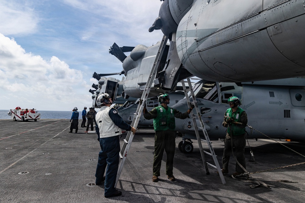 22nd MEU(SOC) | Flight line Maintenance on USS Iwo Jima (LHD 7) 22nd MEU(SOC) | Flight line Maintenance on USS Iwo Jima (LHD 7)