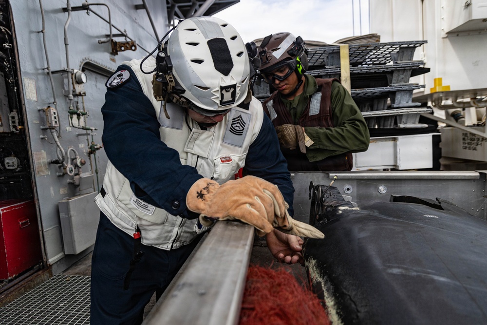 22nd MEU(SOC) | Flight line Maintenance on USS Iwo Jima (LHD 7) 22nd MEU(SOC) | Flight line Maintenance on USS Iwo Jima (LHD 7)