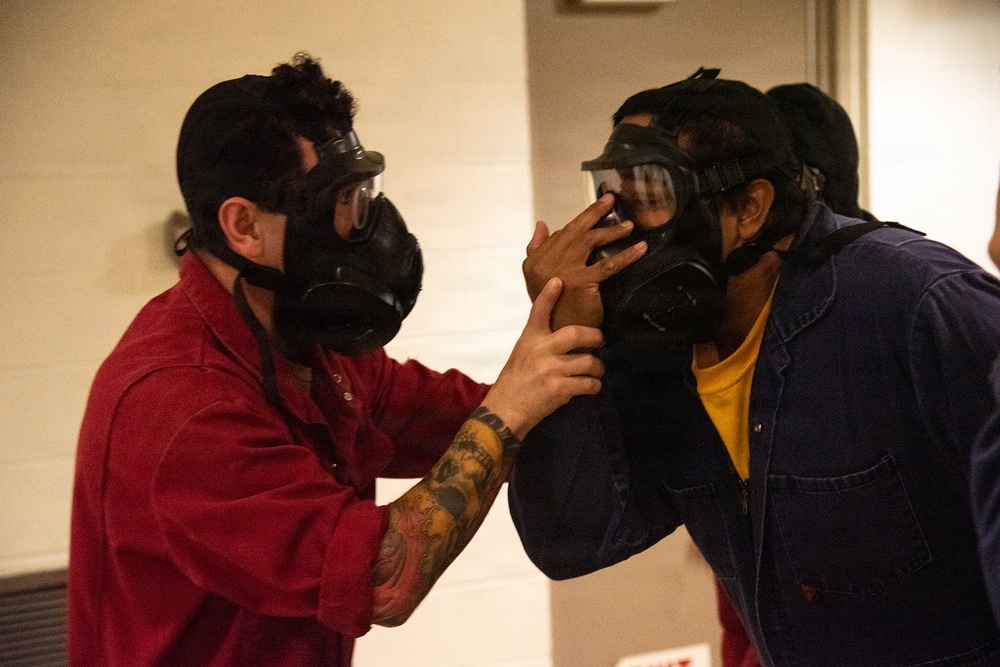 Surface Warfare Engineering Schools Command (SWESC) Great Lakes Instructors Train Next Generation of Naval Firefighters Surface Warfare Engineering Schools Command (SWESC) Great Lakes Instructors Train Next Generation of Naval Firefighters