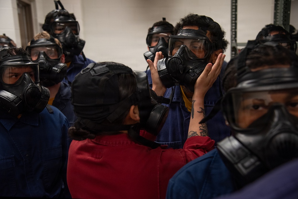 Surface Warfare Engineering Schools Command (SWESC) Great Lakes Instructors Train Next Generation of Naval Firefighters Surface Warfare Engineering Schools Command (SWESC) Great Lakes Instructors Train Next Generation of Naval Firefighters
